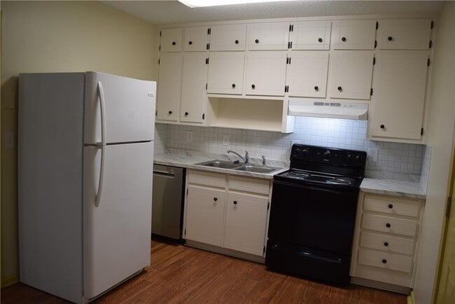 Photo - 475 Holly Ridge Dr NW