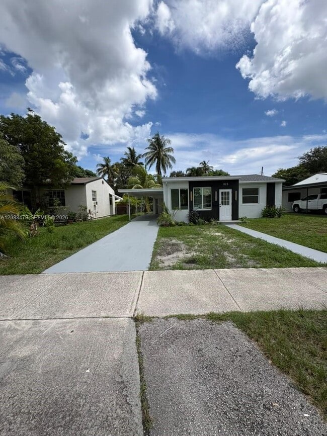 825 S 28th Ave