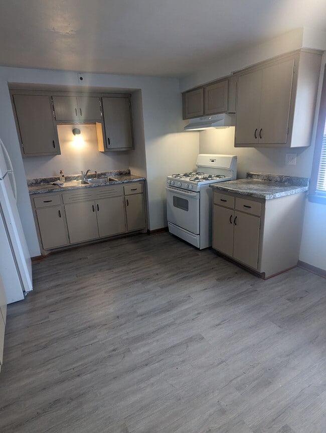 Photo - 4370 N 28th St Unit Upper