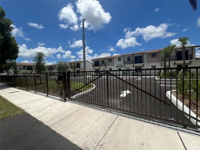 Building Photo - 199 Redland Rd Rental