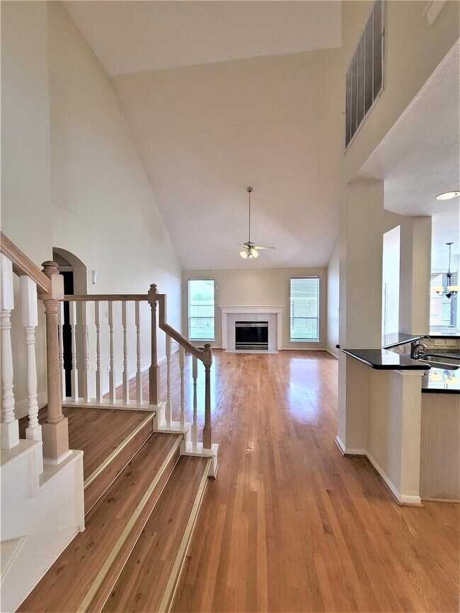 Photo - 1719 Abellfield Ln