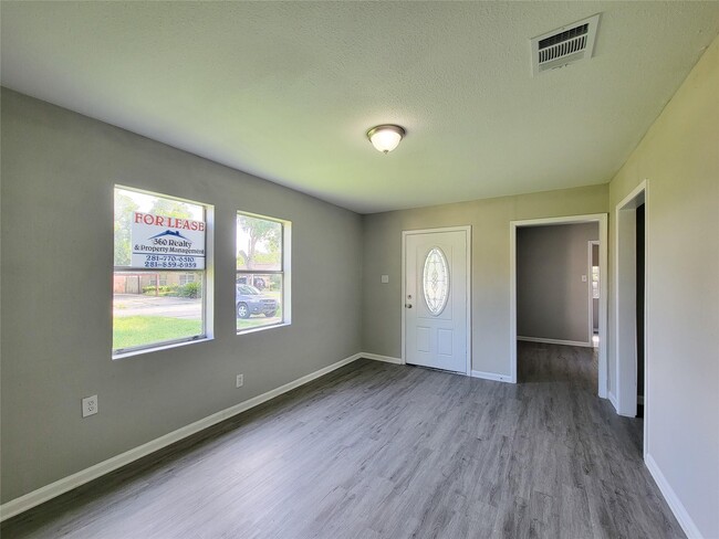 Photo - 4909 Holloway Dr