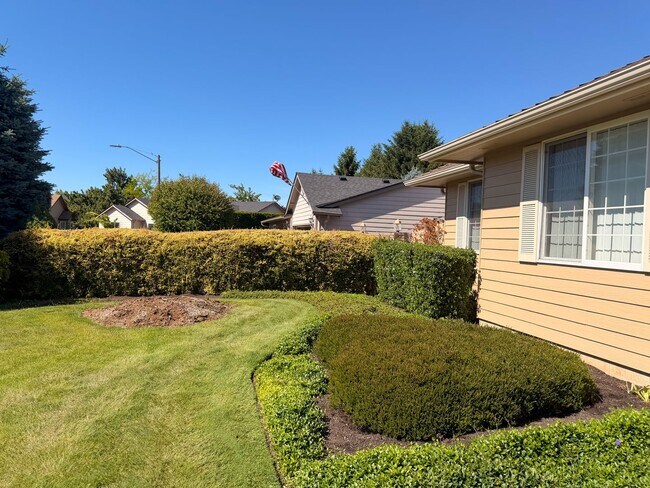 Photo - 364 SE Davis Ct