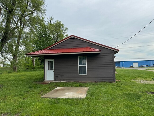 Photo - 2590 W Broadway St