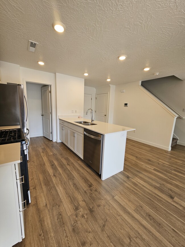 Photo - 3320 E Elkhorn Ln