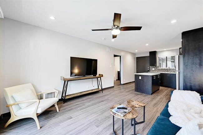 Photo - 3301 Red River St Apartment Unit 203