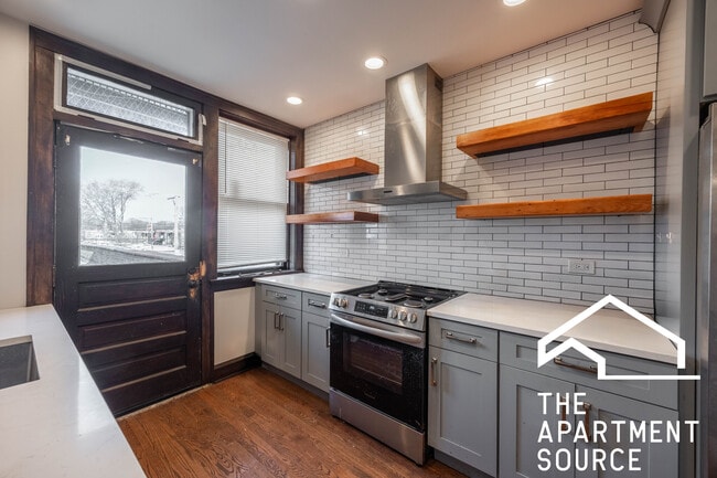 Building Photo - 2626 W Devon Ave Unit 201