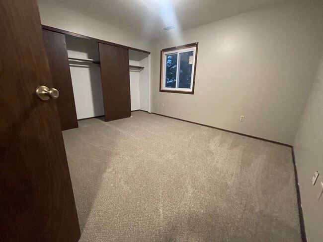 Building Photo - 2 Bedroom Condo