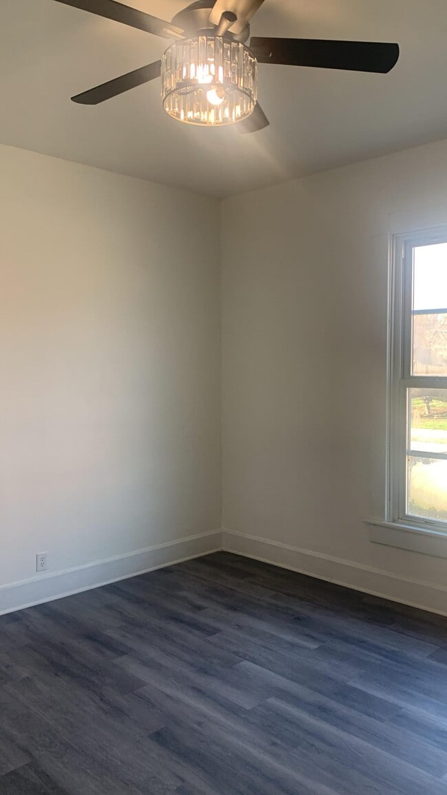 Photo - 1337 Barth Ave