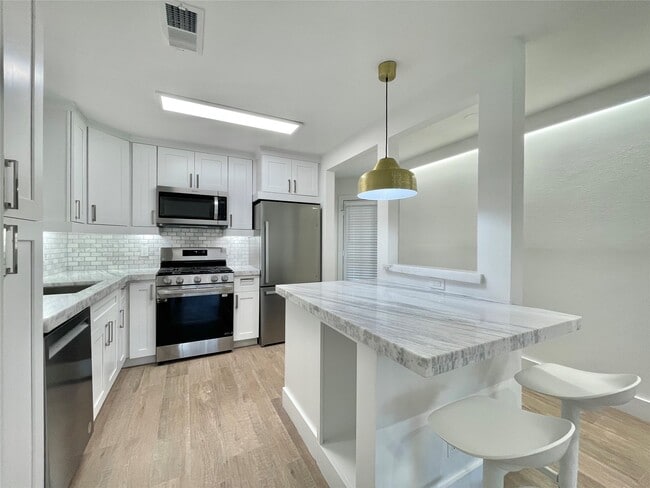 Building Photo - 614 Kipling St Unit H7