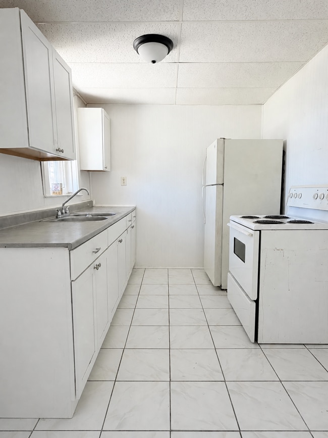 Photo - 1441 Wyandotte St E Unit 13