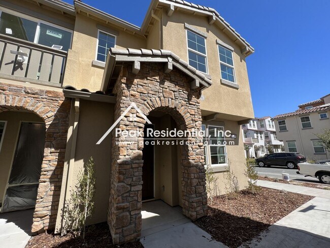 Photo - Newer 3bd/2.5ba North Natomas Townhouse with 2 Car Garage!