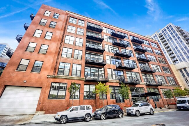 Building Photo - 525 W Superior St