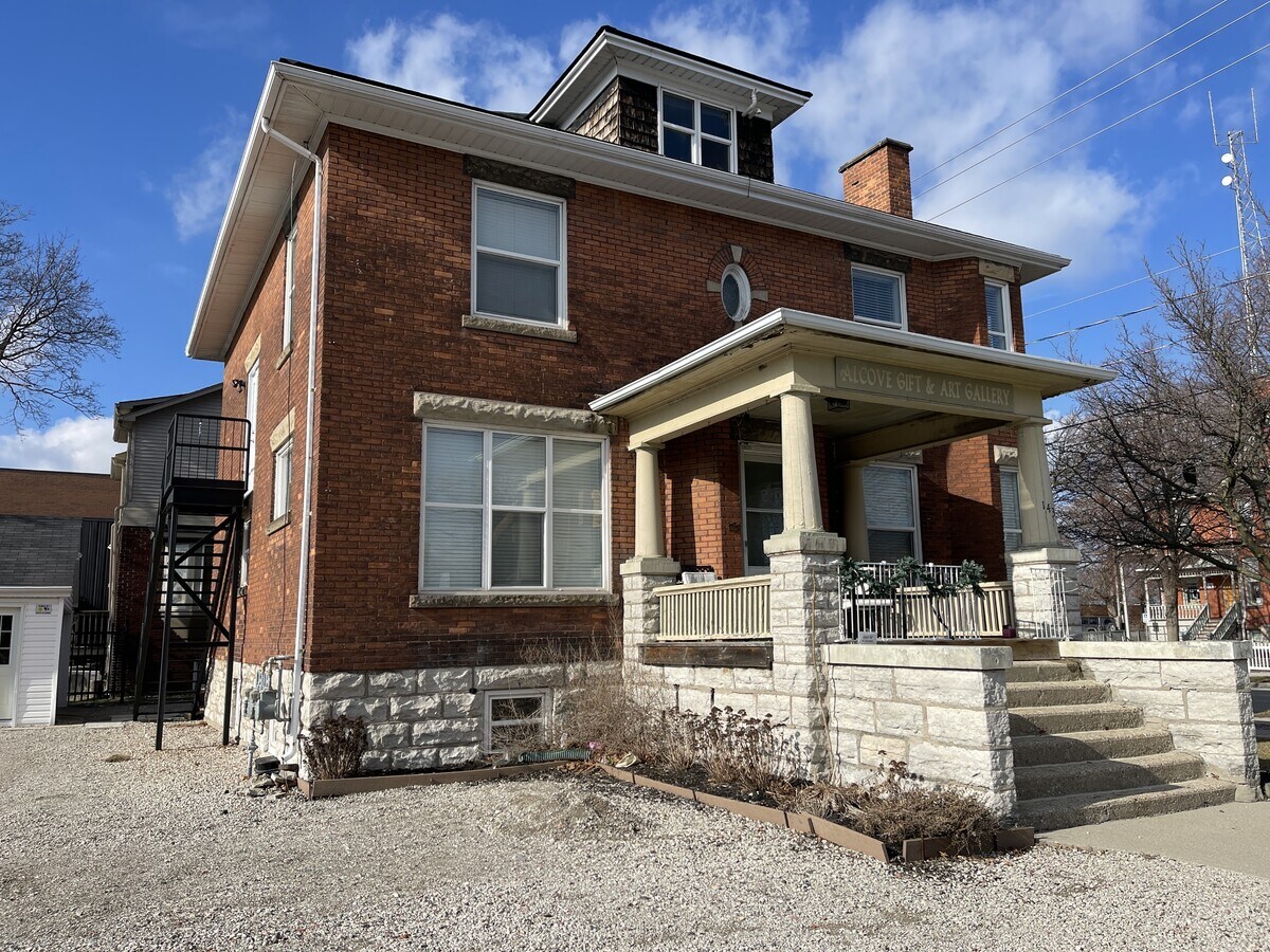 Photo - 143 Christina St S