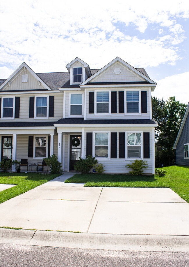 Photo - 212 Kirkland St
