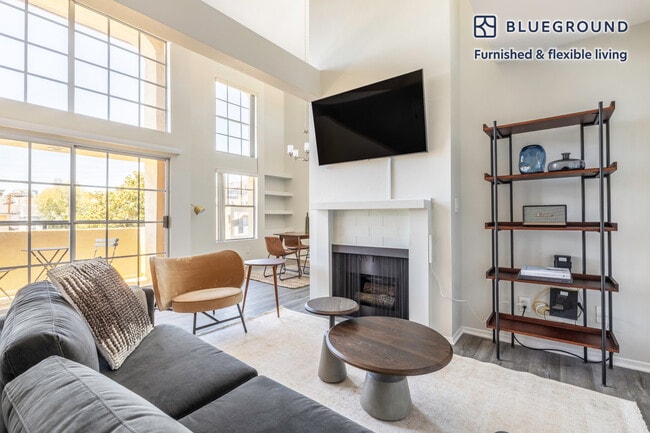 Photo - 960 N Alfred St Unidad SI FL2-ID431