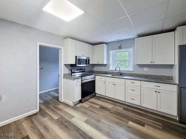 174 Main St Unit 2R