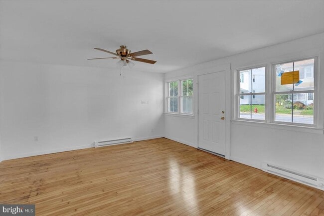 Photo - 3208 Main St