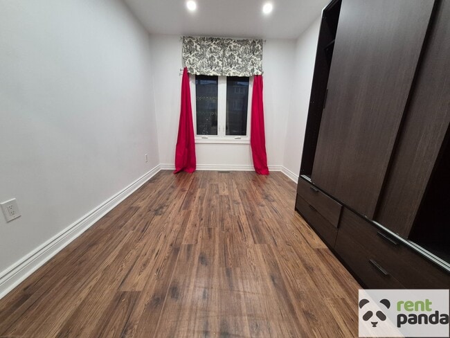 Photo - 156 Oakcrest Ave Unit Main