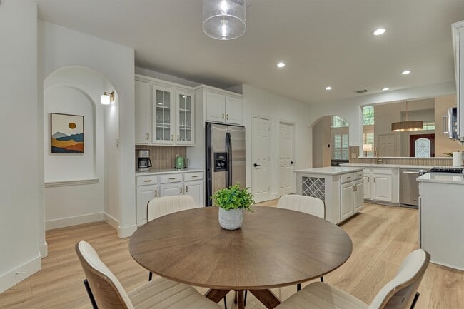 Photo - 27 Medley Ln