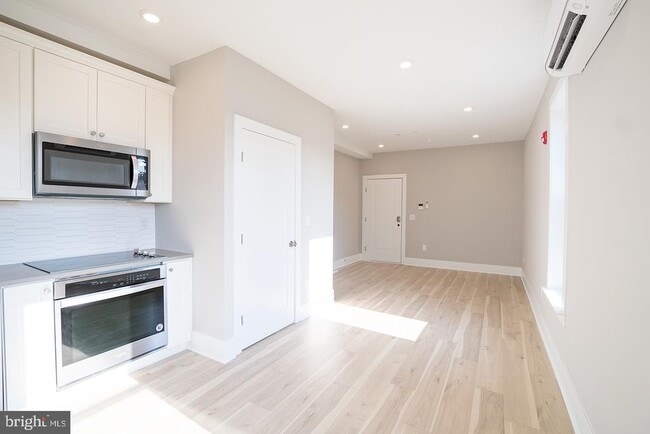 Photo - 720 N Preston St Unidad 2R