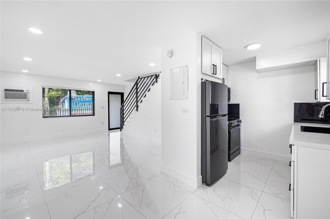 Building Photo - 131 NE 77th St Unit 6 Rental