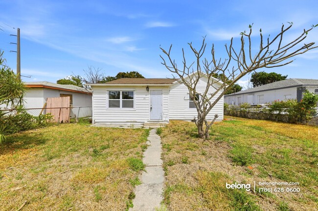 Building Photo - 170 W 23rd St