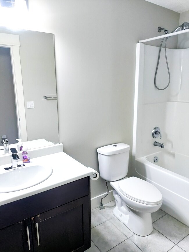 Photo - 9113-A-9101 101 Ave