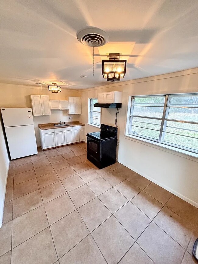 Photo - 301 Thacker Loop