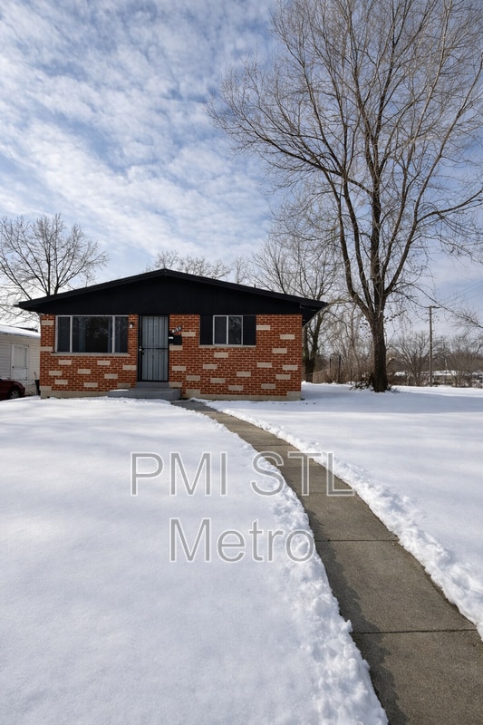 Building Photo - 10189 Count Dr