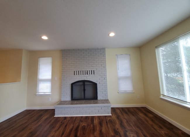 Photo - 2701 St Clair St