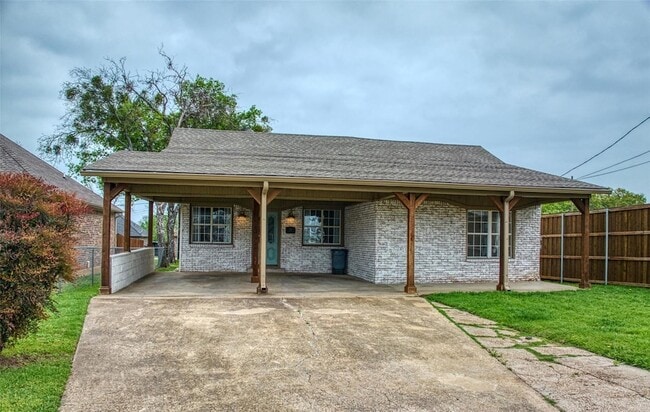 Photo - 315 E Avenue F House