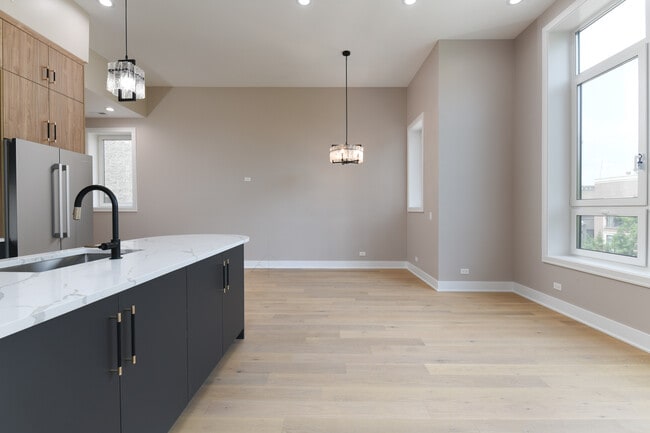 Photo - 1627 W Warren Blvd Unit 3