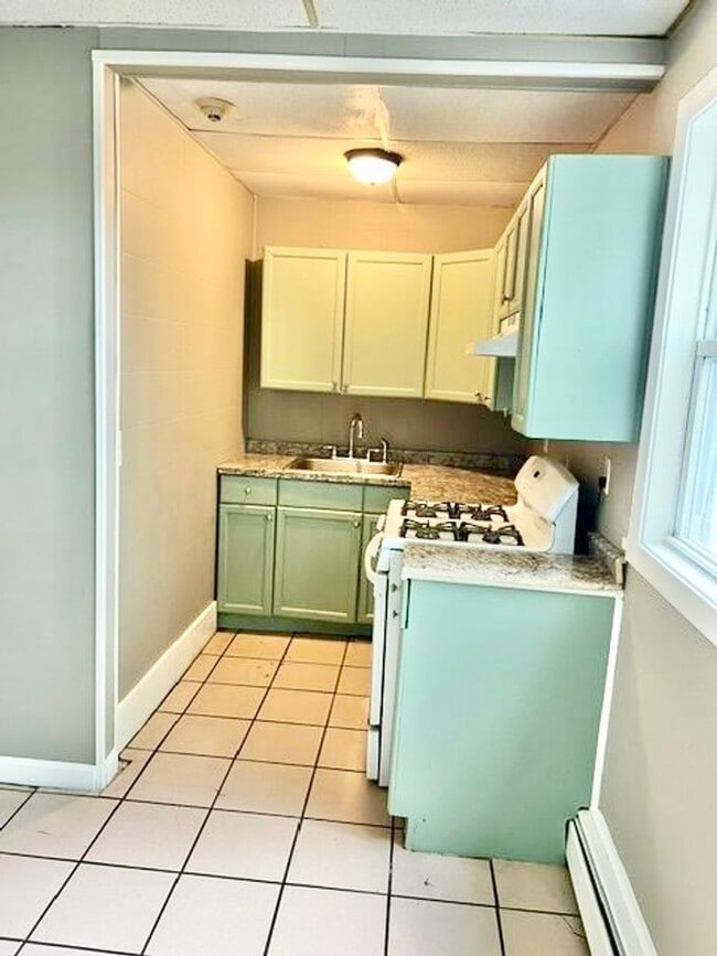 Photo - 22-24 Lawn Avenue - Unit #1R Unidad #1R