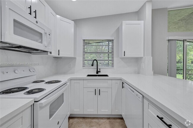 Building Photo - 618 Woodgate Cir Unit E Rental