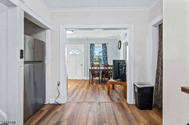 Photo - 120 Little Pl