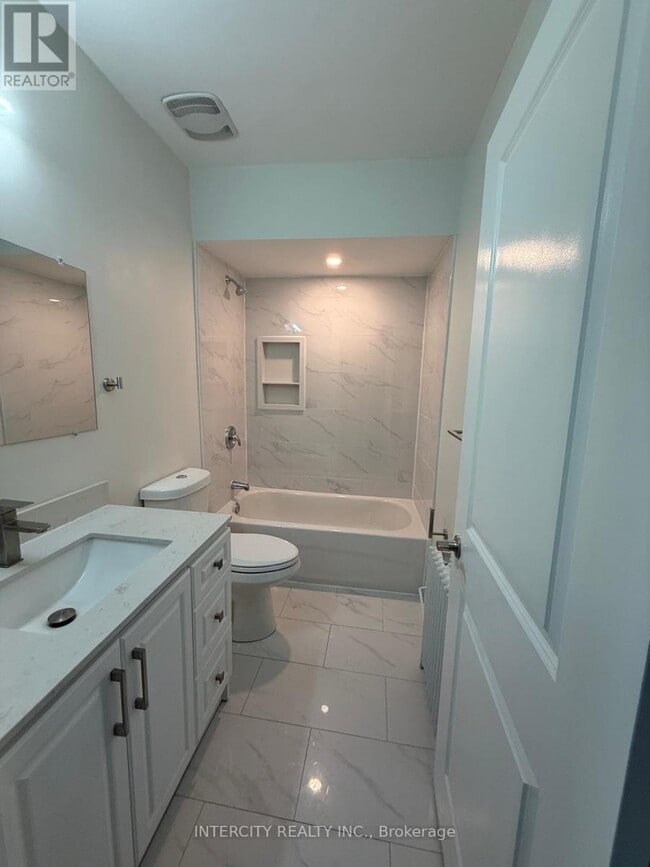 Photo - 380 Clinton St