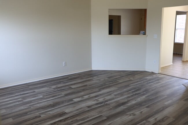 Photo - 805 SW Sandrock Rd