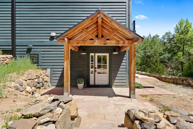 Photo - 205 Loop Dr House