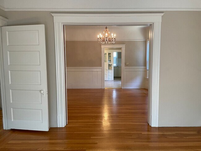 Photo - USTREET2615 Unit Main House