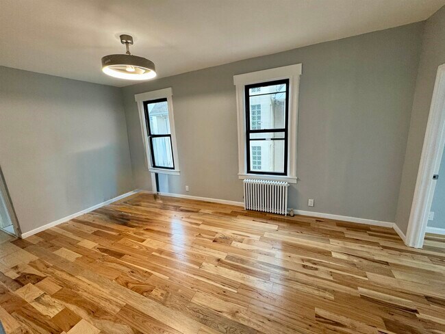 Photo - 136 W 25th St Unit 2