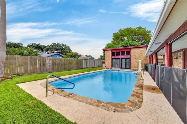 Photo - 5025 Romford Dr