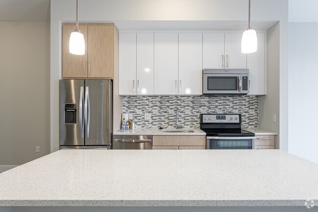 1BR, 1BA - 933SF