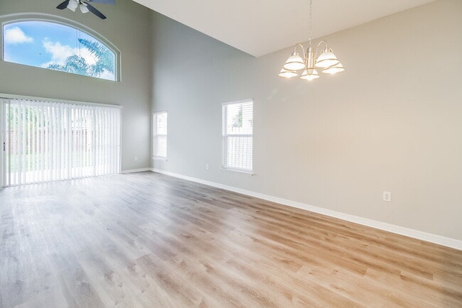 Photo - 2034 Meadow Pond Way