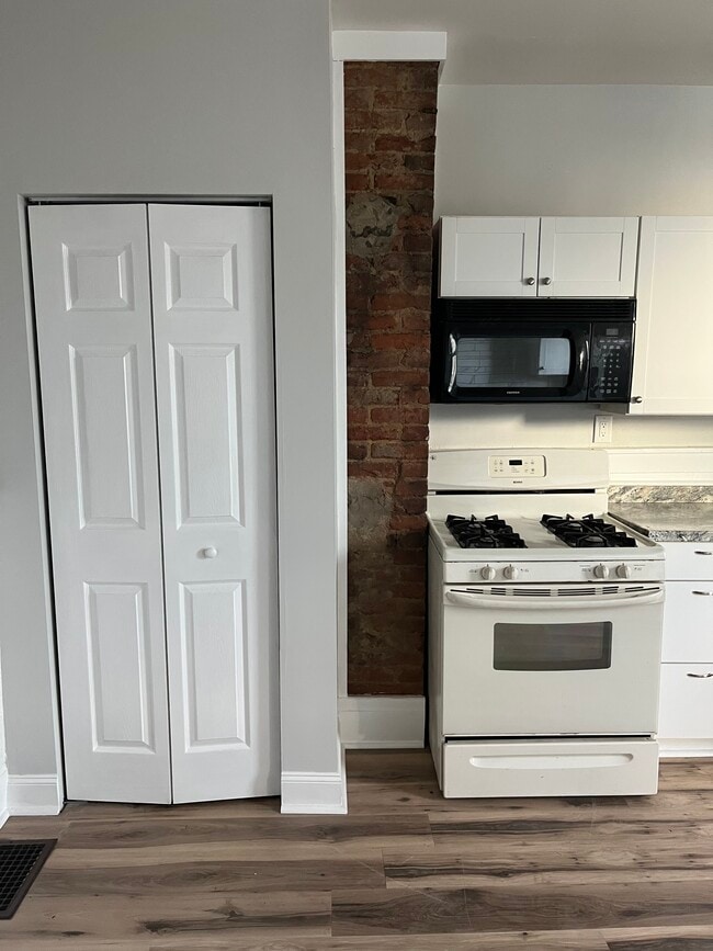 Kitchen (washer/dryer closet) - 1350 Herman St Unit FRONT