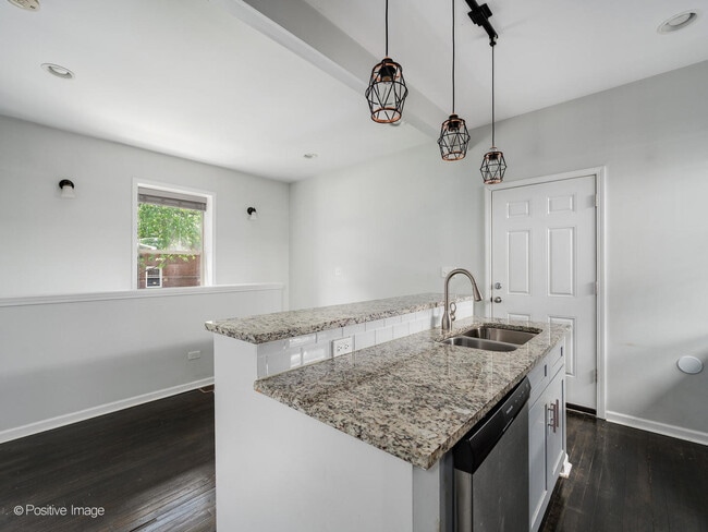 Photo - 5134 N Oakley Ave Unit 1R