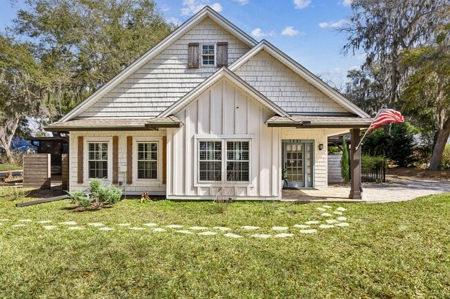 Building Photo - Furnished Coastal Home with Pool – South End of Amelia Island