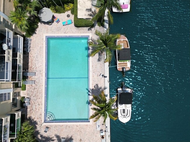 Photo - 2350 NE 135th St Unidad 1101