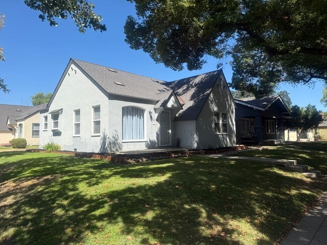 Building Photo - Cozy 2 bedroom close to downtown Rental