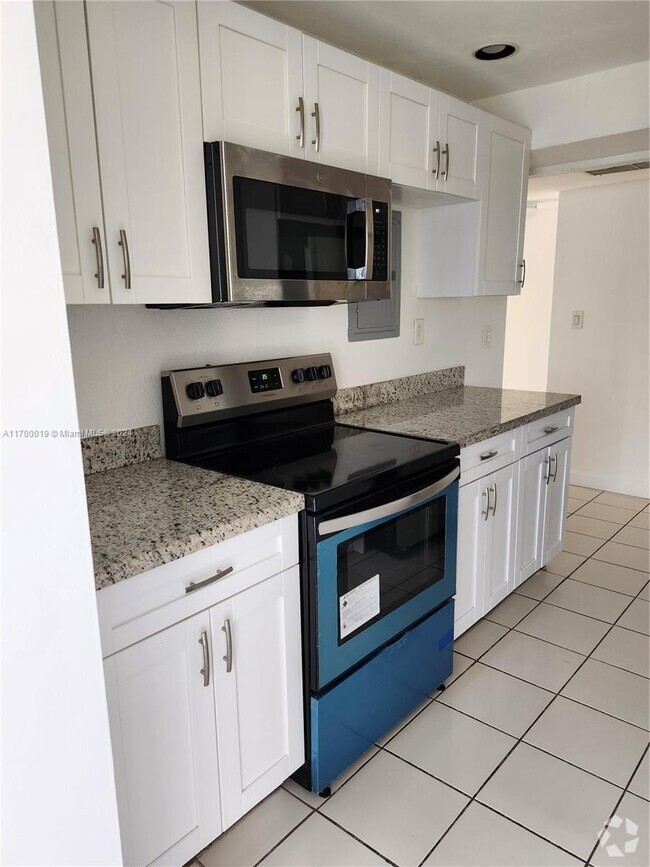 Building Photo - 2 bedroom in Sunny Isles Beach FL 33160 Rental